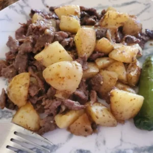 Carne guisada con papas
